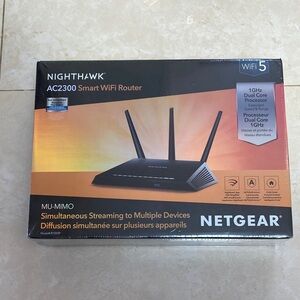 NWT gear Nighthawk AC 2300 Smart WiFi Router Model # R700P